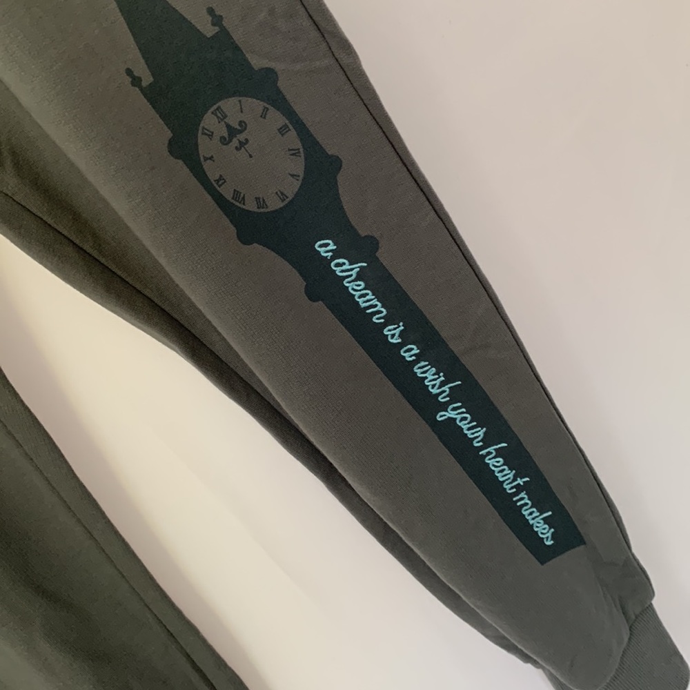 NWT Disney Jogger "Dream is a Wish Your Heart Makes" Clock Midnight Cinderella M
